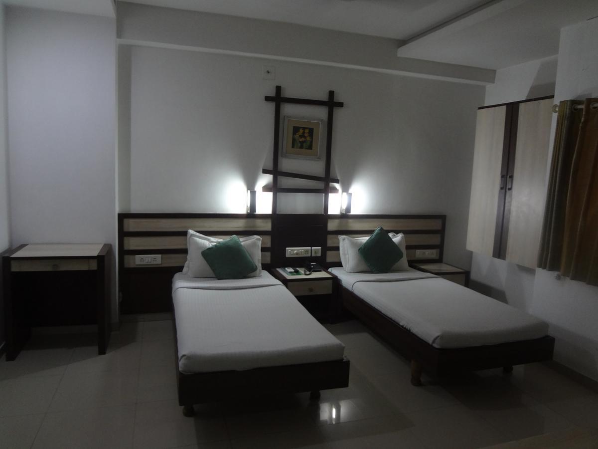 Hotel Airport Residency Ahmadabad Zewnętrze zdjęcie
