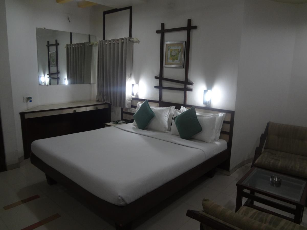 Hotel Airport Residency Ahmadabad Zewnętrze zdjęcie