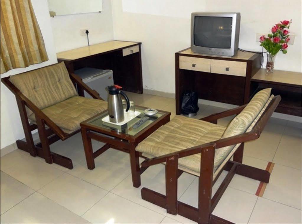 Hotel Airport Residency Ahmadabad Zewnętrze zdjęcie