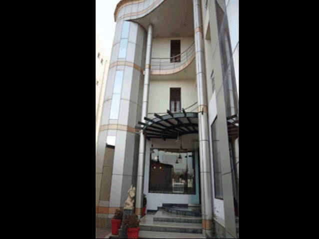 Hotel Airport Residency Ahmadabad Zewnętrze zdjęcie
