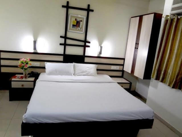 Hotel Airport Residency Ahmadabad Zewnętrze zdjęcie